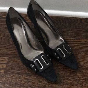 Black pumps with silver clasp
